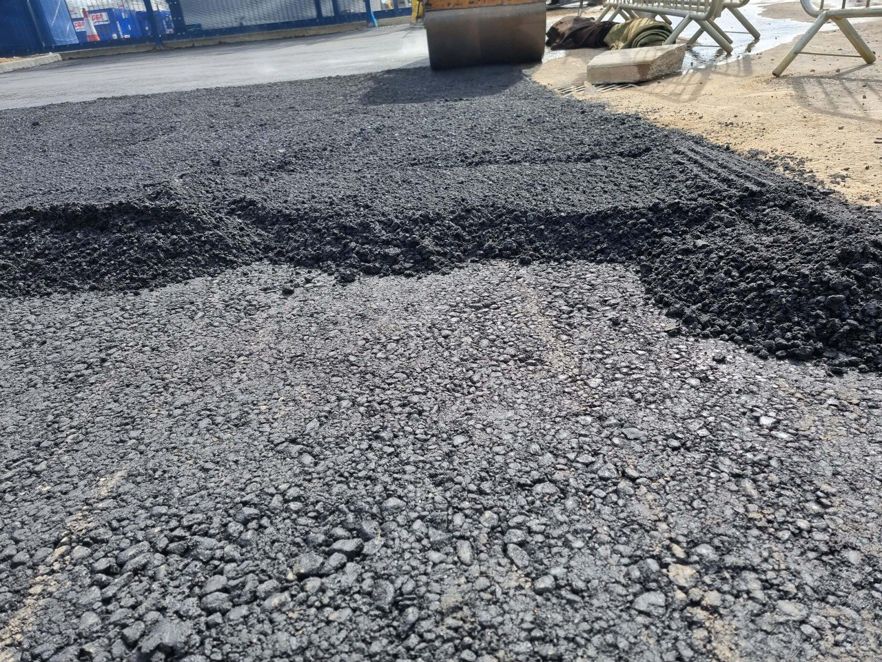 This is tarmac being laid by NS Driveways Aldershot